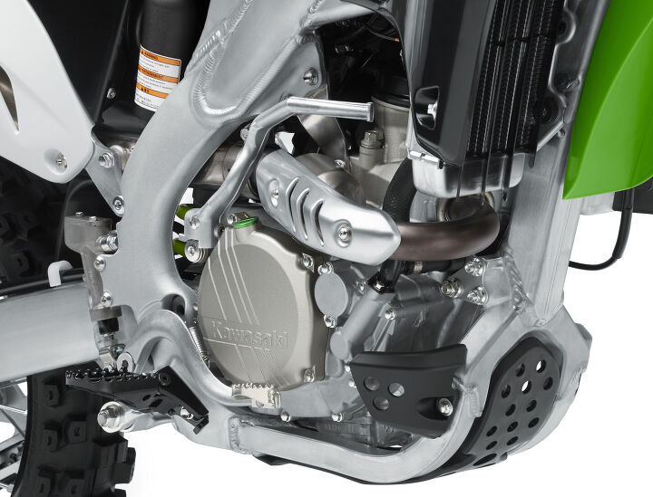2015 kawasaki kx450f and kx250f preview, The 2015 Kawasaki KX250F s DOHC four stoke engine has the same 77 0 x 53 6mm bore and stroke as the 2014 model but it gets a new F1 style bridged box piston along with a revised lower fuel injector a heavier ignition rotor and revised ECU mapping to improve low end and mid range tractability