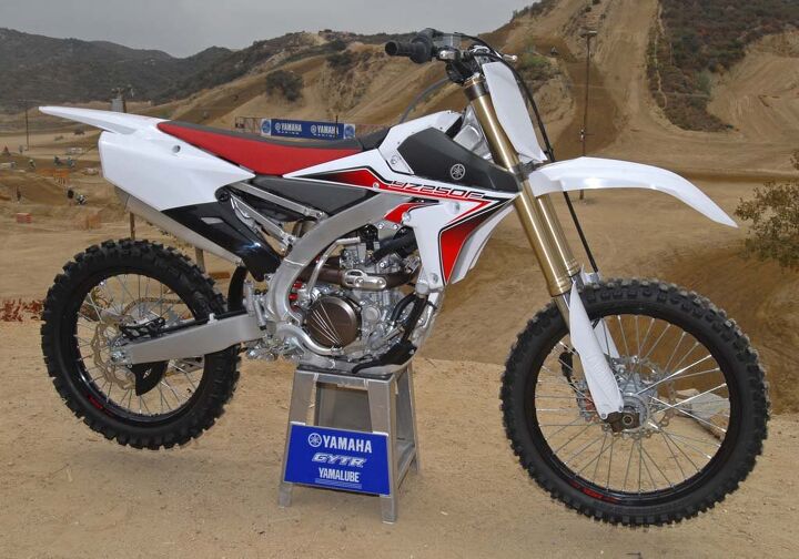 2015 yamaha yz250f first ride review, Yamaha is the only manufacturer to offer its motocross models in two color choices The 2015 s optional white red black version features more subdued graphics in a color scheme that harkens back to Yamaha s old European factory racing colors
