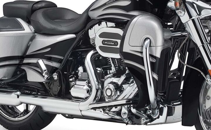 2015 harley davidson cvo street glide review, The fairing lower and the radiator it hides is the visual indication of the Twin Cooled engine s water pumpiness