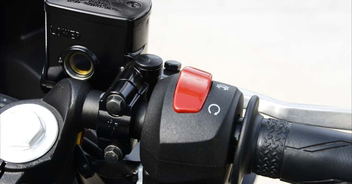 2015 R3 Handlebars AIMExpo 2014: 2015 Yamaha YZF-R3 Coming to America | Motorcycle.com