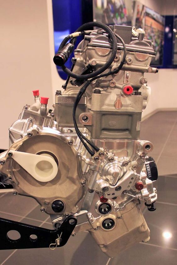 inside yamaha s motogp race shop, The amazingly compact 800cc engine S5 that powered Valentino Rossi to the 2008 MotoGP championship aboard the OWSS M1