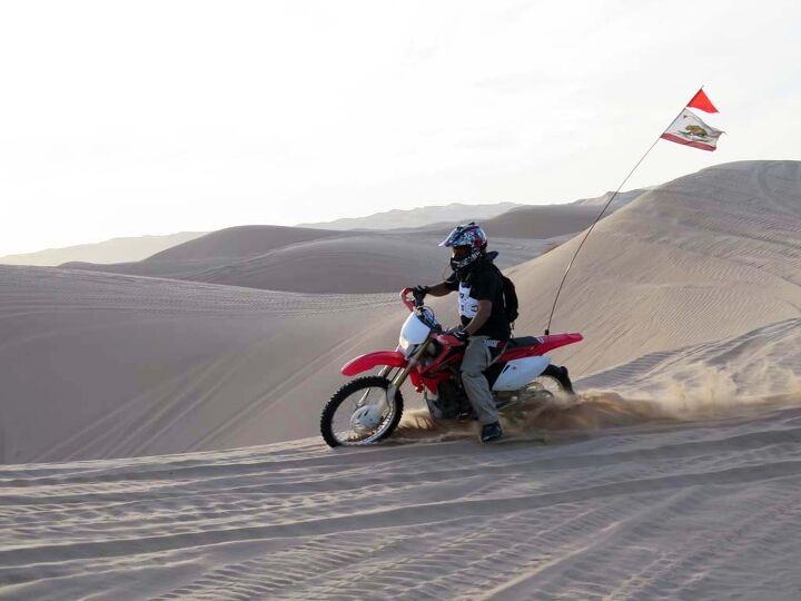 glamorous glamis, Leo takes up the cudgels on his CRF450R Dragging the toe in the direction of the carve is the way to do it maybe that s where Rossi got it