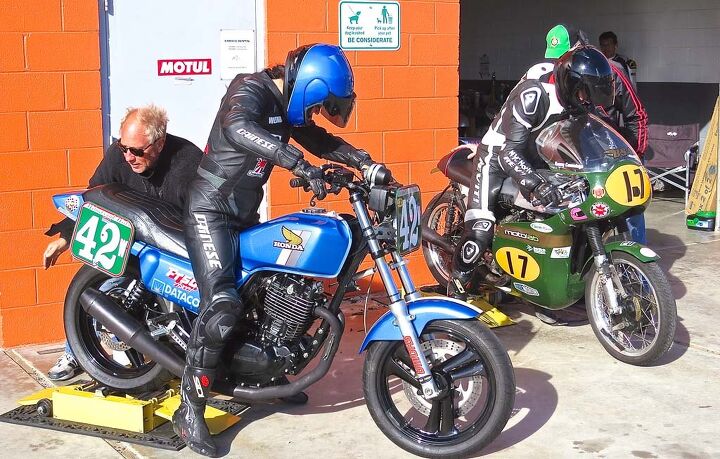 ahrma moto corsa classica, Wendy Newton left and Kenny Cummings fire up for practice Wendy came fifth in Vintage Superbike Lightweight on Saturday and fourth Sunday
