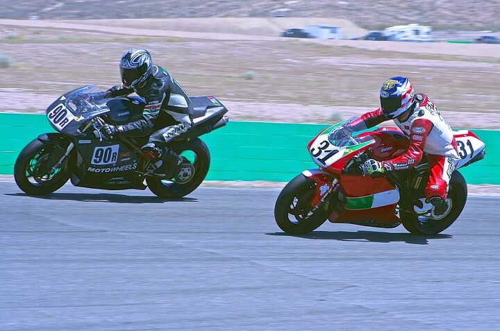 ahrma moto corsa classica, Paul Vogel 90r and Scott Jennings go into Turn 1 in the Battle of the Twins Formula 1 race