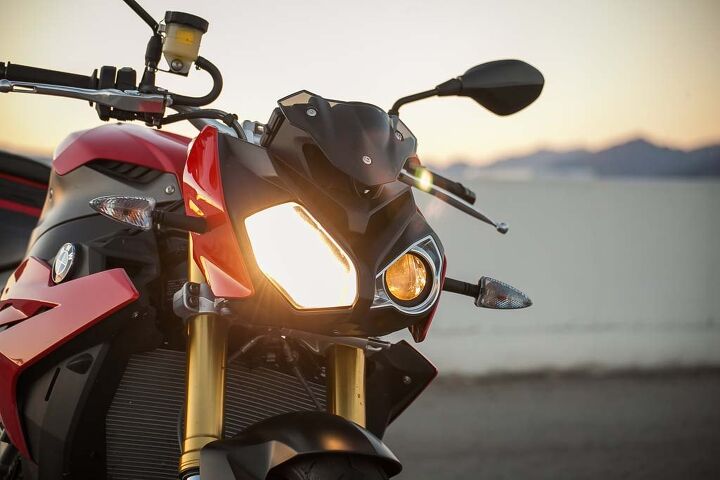2014 super streetfighter smackdown video, The S1000R s styling is somewhat polarizing but undeniably recognizable