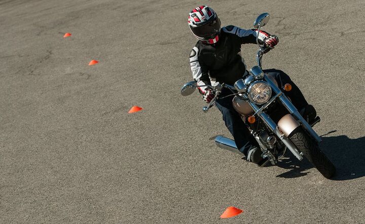 quarter liter cruise off, The Hyosung s steering characteristics are more neutral compared to the Star and the wider bars give the rider leverage However the grabby clutch poses its own set of challenges when navigating slowly say through a cone course