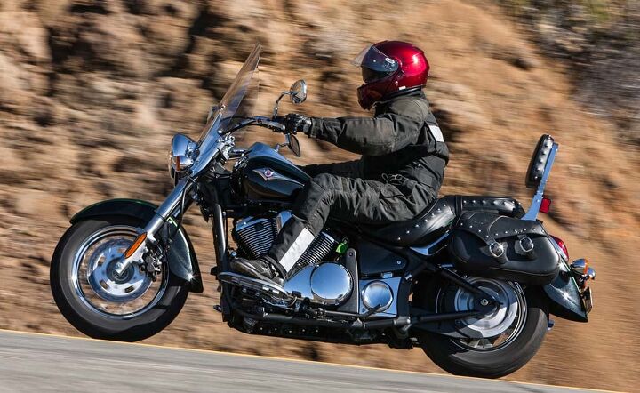 2016 kawasaki vulcan 900 classic lt vs star v star 950 tourer comparo, The Vulcan s more compact riding position made Burns and Siahaan happy Both cruisers use belts to transfer power to the rear wheel