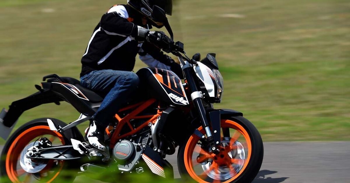 2015 KTM 390 Duke First-Ride Review + Video | Motorcycle.com