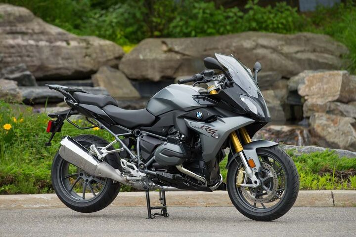 2015 bmw r1200rs first ride review, Something in a nice gray and black perhaps I could pop the screen to high it s low here if I set the cruise control and used both hands That seat s nice and thick higher and lower options are available