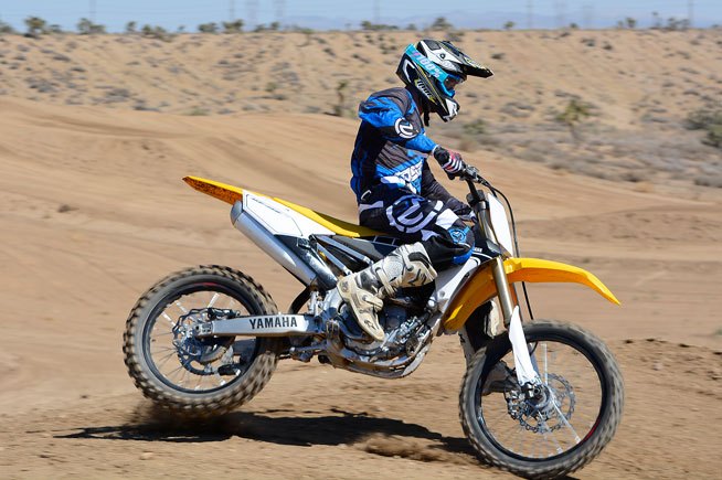 2016 yamaha yz450f review, The 2016 YZ450F s suspension feels more balanced than last year s model Yamaha fitted the 16 s KYB shock with a slightly softer spring to create a more harmonious suspension feel