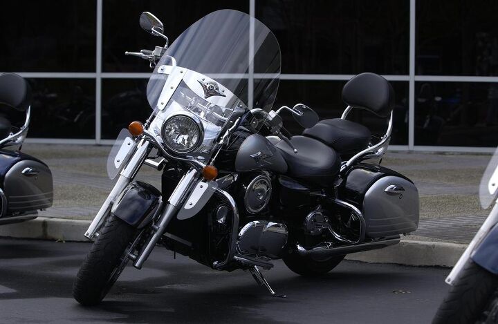 church of mo 2005 kawasaki vulcan nomad 1600, The windscreen seems to have been copied from a 75 year old police bike so it s no surprise when it buffets at highway speeds