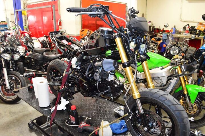 building a honda grom roadracer, At this point in the build it was simply easier to remove all bodywork for easier access