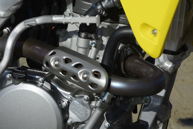 2016 suzuki rm z250 review, Externally the RM Z250 also receives a new header pipe that has had its length increased 40mm to improve its mid range power while also meeting the aforementioned AMA sound level requirements
