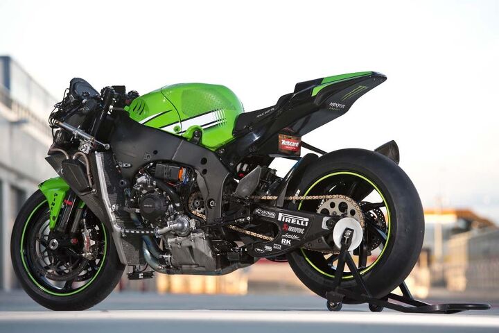 riding jonathan rea s kawasaki zx 10r superbike, The superbike s long and beefy swingarm is the most obvious difference between what you see on the street 10R