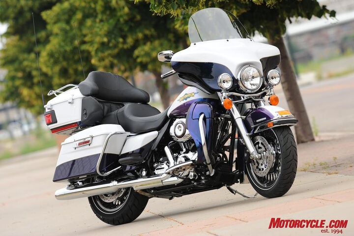 church of mo 2010 harley davidson electra glide ultra limited review, The Ultra Limited is available in five two tone color options including this White Ice Pearl Black Ice Pearl a Custom Color that adds 1200 to the MSRP