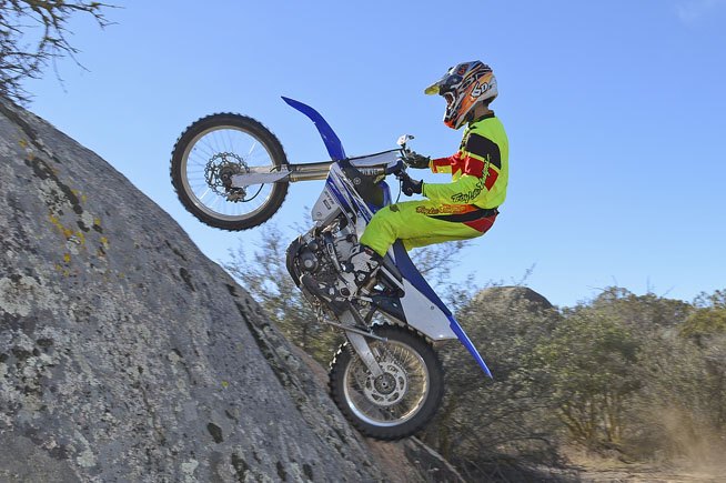 2016 yamaha yz450fx ride review, The 450FX s slim ergos allow the rider complete freedom to shift his or weight as necessary to maintain forward momentum