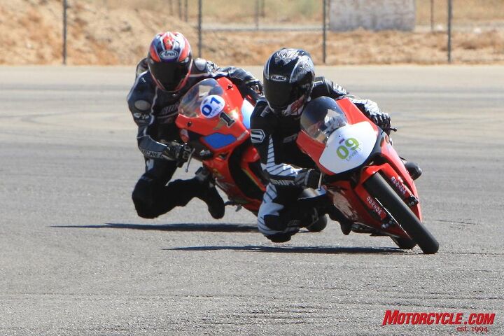 church of mo moriwaki md250h vs aprilia rs125 shootout, Tearing around on these tiddlers at Streets of Willow was hugely entertaining