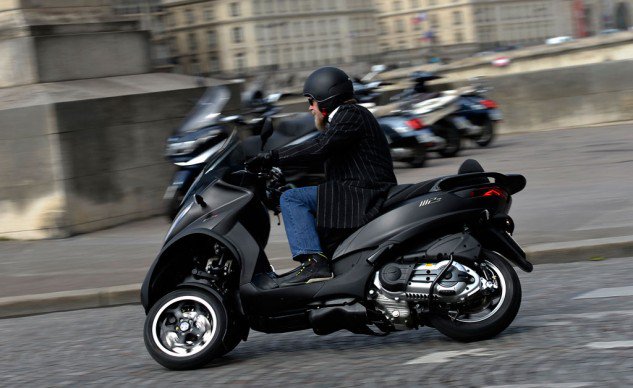 2016 piaggio mp3 500ie review, Our Euro correspondent Tor Sagen during the launch of the updated MP3 500 in 2014
