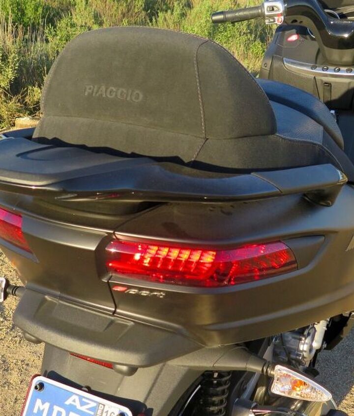 2016 piaggio mp3 500ie review, Sexy in that full figured way no The redesigned rear end vaguely reminds me of a Porsche 928