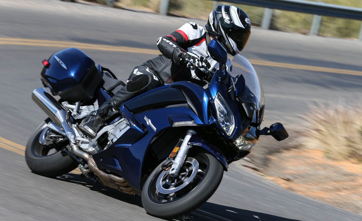 Fjr1300 Vs R1 2016 Yamaha FJR1300A and FJR1300ES Review | Motorcycle.com