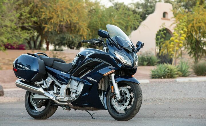 2016 yamaha fjr1300a and fjr1300es review, The silver fork sliders show this to be the FJR1300A