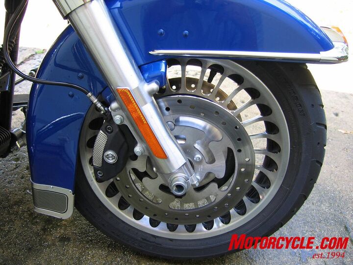 church of mo 2009 harley davidson electra glide standard review, Beautiful wheels The Brembo brakes are fantastic