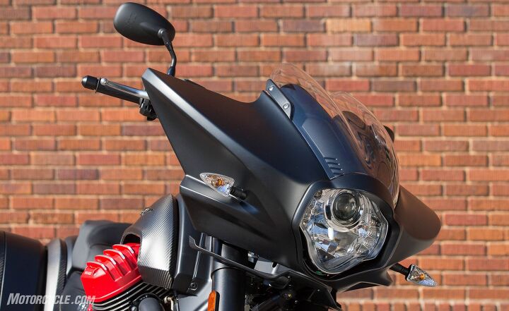 2017 moto guzzi mgx 21 flying fortress first ride review, The fairing protects the rider from the wind while still providing plenty of airflow