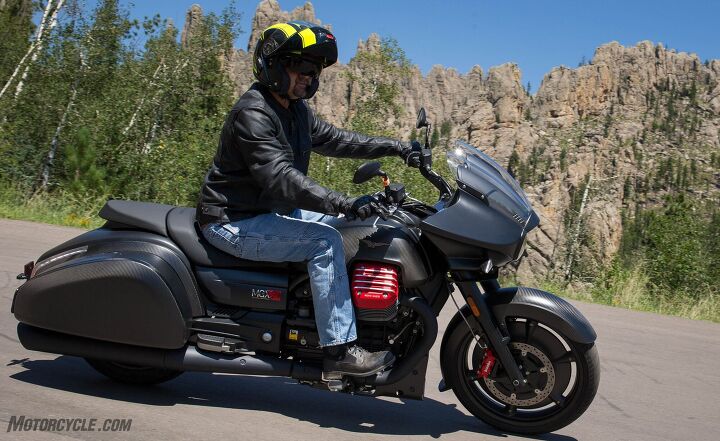 2017 moto guzzi mgx 21 flying fortress first ride review, The rider sits in position for maximum maneuverability while still having the space to spread out on long highway stints