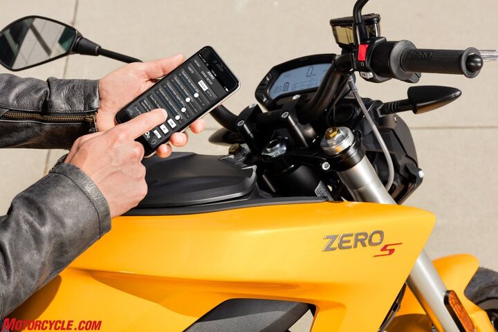 2017 zeros launched at eicma, Say goodbye to wrenches Zero s mobile app allows you to adjust numerous parameters of your bike at the push of a button Now you can even update the firmware from your phone too