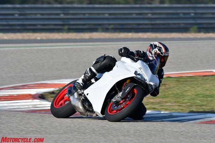 2017 ducati supersport review, Notice the fairing has no visible screws or bolts All the tabs and screws to keep bodywork attached are located internally making the bike lovely to look at but perhaps a chore to work on
