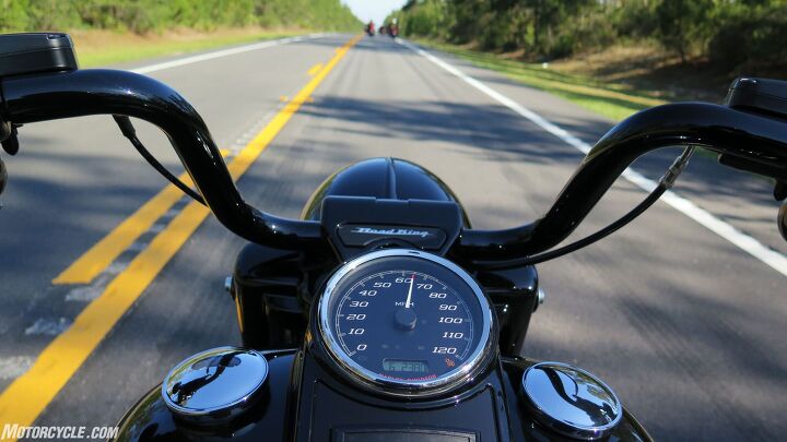 2017 harley davidson road king special flhrxs first ride review, Sixty five mph in top cog is just about 2400 rpm about 500 rpm shy of the Milwaukee Eight s 102 pound feet Dynojet measured max torque 100 smooth mph from here comes up quickish no downshift required The 94 Road King would barely do 100
