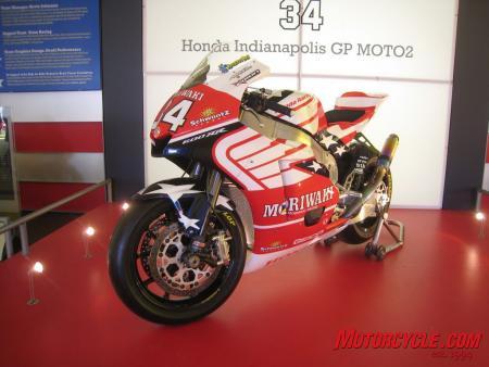church of mo this too shall pass, The paint scheme of American Honda s Moto2 entry was designed by Aldo Drudi a longtime associate with Valentino Rossi and it incorporates Honda s wing logo and elements of the American flag
