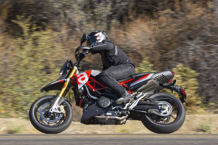 2018 aprilia dorsoduro 900 first ride review, The Dorsoduro has a comfortable cockpit with plenty of legroom and an upright seating position While I wouldn t call the Shiver cramped it was a much tighter riding triangle with a narrower handlebar and a two inch lower seat height