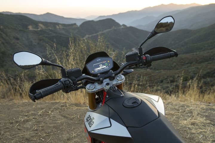 2018 aprilia dorsoduro 900 first ride review, Only three gallons of gas fit in there The gas cap also comes all the way off rather than conveniently flipping open on a hinge
