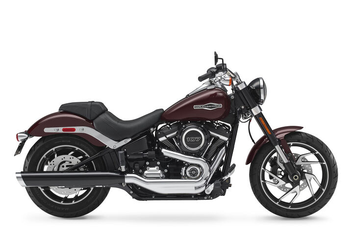 2018 harley davidson sport glide first ride review, The Sport Glide s windscreen and bags can be removed in seconds without tools to reveal the basic cruiser underneath when your tour is headed only as far as the neighborhood coffee shop