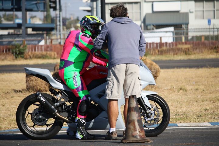 superbike coach cornering school, Coach Akkaya taking the time to go over a few pointers after observing students making their way around the track