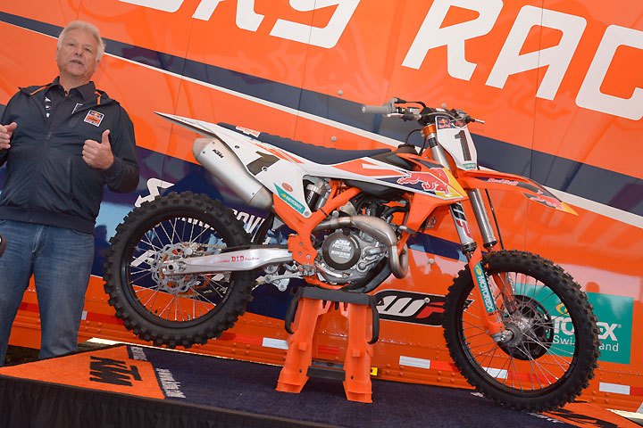ktm unveils 2018 450 sx f factory edition, KTM North America s marketing manager Tom Moen walked the media reps through the 2018 KTM 450 SX F s changes and updates