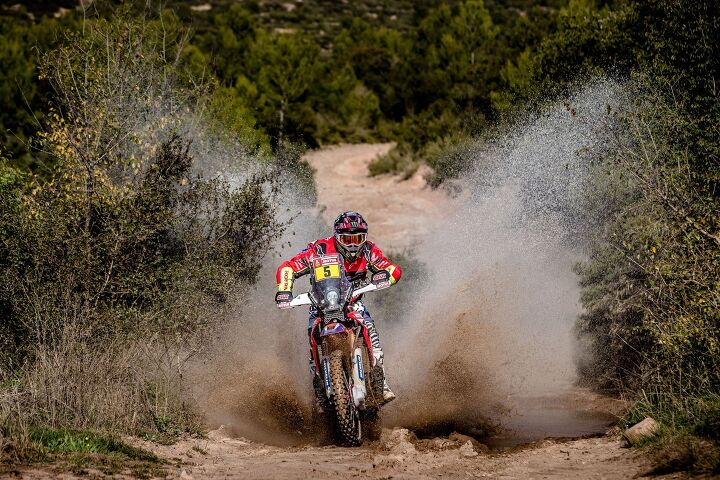 2018 dakar rally preview, Joan Barreda returns from injury to lead Honda s factory team Barreda will be competing in his eighth Dakar Rally finishing a career best fifth overall in 2017