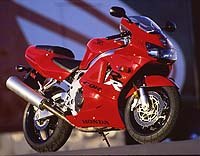 church of mo 1998 honda cbr900rr first ride, Honda s aerodynamic changes to the RR s bodywork have turned the sportster into a sleek looking machine
