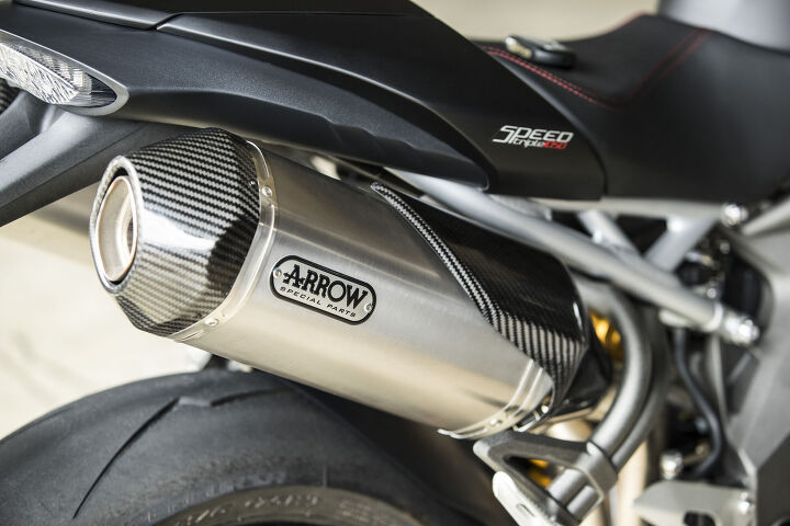 triumph announces 2018 speed triple s and rs, The Speed Triple RS gets sporty Arrow exhaust canisters