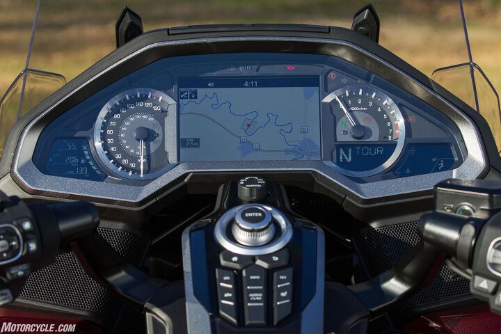 2018 honda gold wing tour review, The dash is well laid out and is an ideal tool for navigating the information a rider needs out on the road