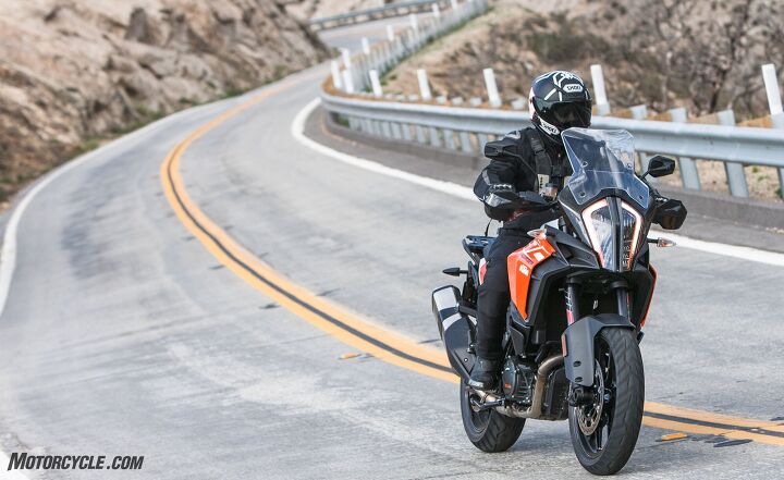 2018 ktm 1290 super adventure s first ride review, The windscreen can now be raised and lowered single handedly whilst riding