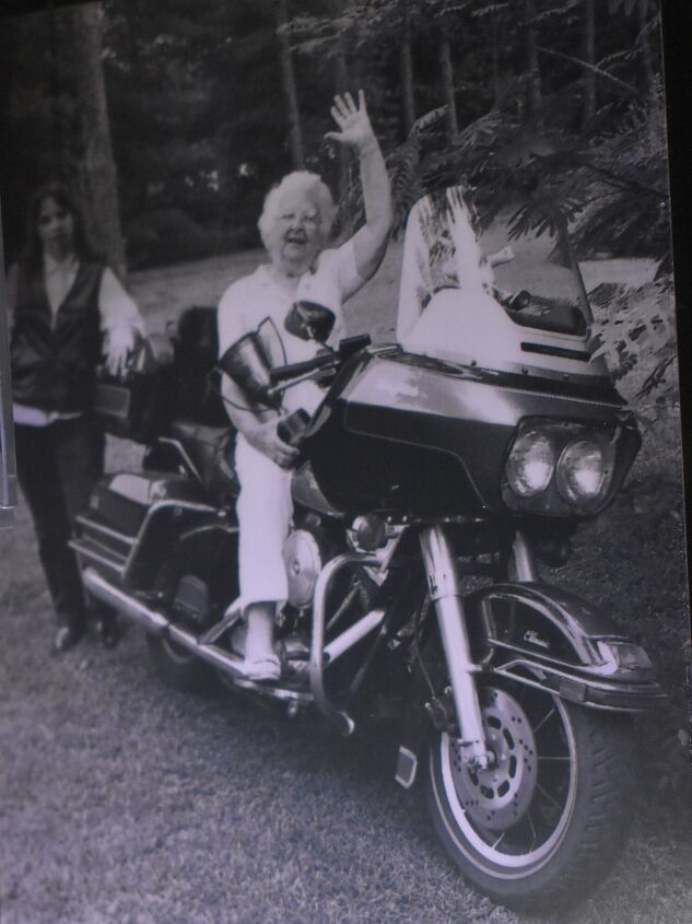 eight interesting things at the harley davidson museum, Vivian in 1927 above and in 1992 here striking her signature pose