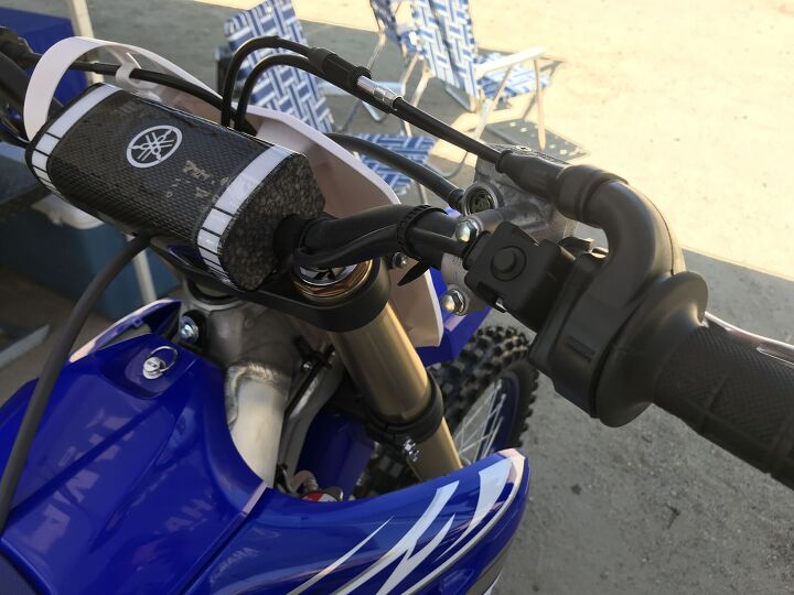 2019 yamaha yz450f first ride review, Also befitting of my lazy riding style is that magic button right there the electric start Stalling sucks especially when you re in a big hurry to get going again and your motor would rather take a vacation while you frantically try to kick it over E start just makes life easier plain and simple The handlebars are also four position adjustable and they re rubber mounted to improve comfort reduce vibration and allow riders of different sizes to fit the bike
