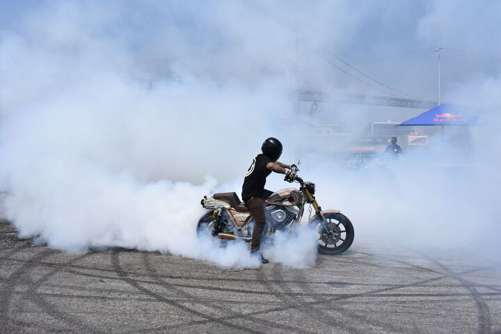 the rsd moto bay classic photo recap, Roger from Straight Up San Jose burning it til she pops