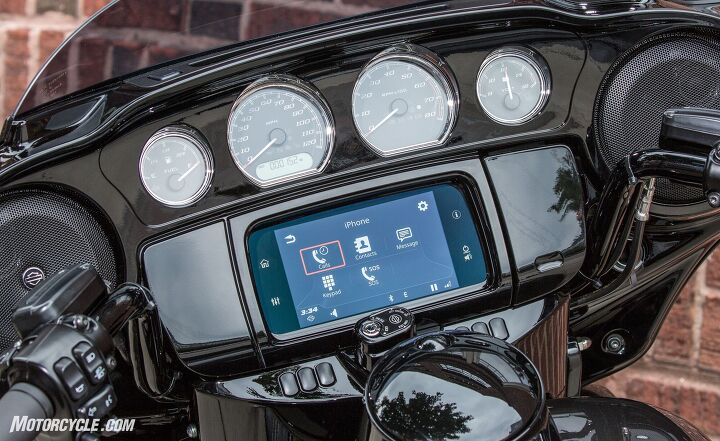 riding harley davidson s 2019 touring line, Apple CarPlay is now available to use on the Boom Box GTS Infotainment system with the optional Harley Davidson Motor Accessories headset microphone