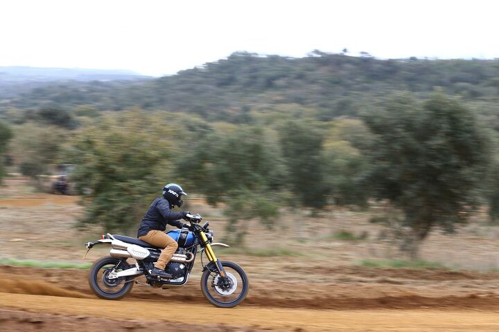 2019 triumph scrambler 1200 xc and xe review, The first time any of us got to ride the new Scrambler 1200s we were told to spin laps around the flat track after a near vomit inducing hour and a half bus ride Nonetheless we were all happy to throw a leg over the new bikes