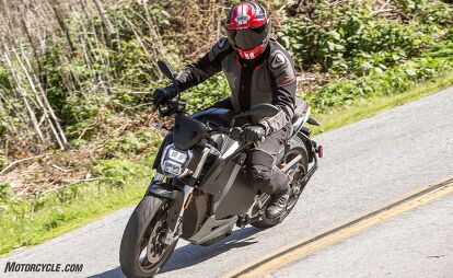 exclusive 2020 zero sr f review first ride, Just ignore the ugly plastic privacy panel meant to disguise the SR F out on the road before its unveiling