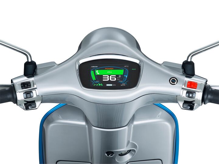 2019 vespa elettrica review first ride, The Elettrica s display is intuitive and easy to navigate via the scooter s right side switchgears
