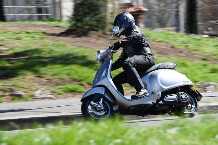 2019 vespa elettrica review first ride, The Elettrica is capable of being ridden two up and with all that torque you should have no problem getting around